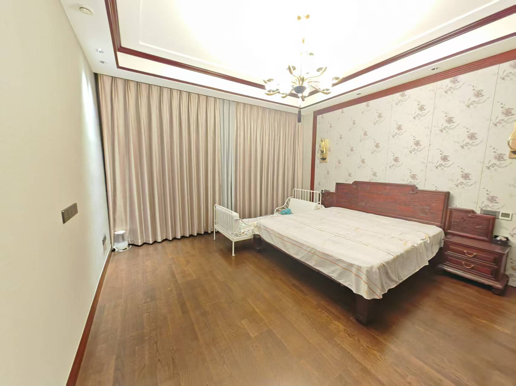 顺发御园 5室2厅4卫 369m²