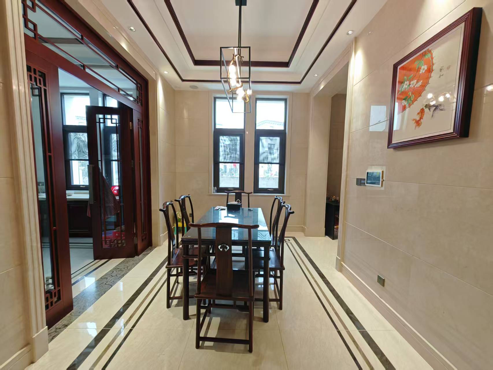 顺发御园 5室2厅4卫 369m²