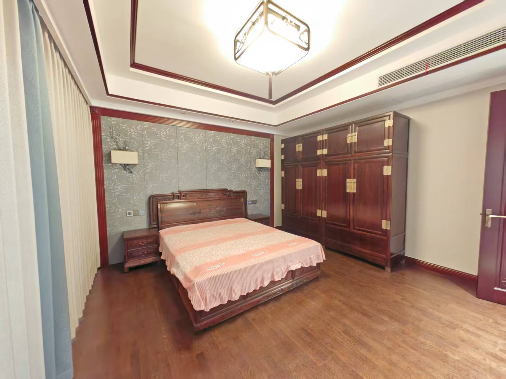 顺发御园 5室2厅4卫 369m²