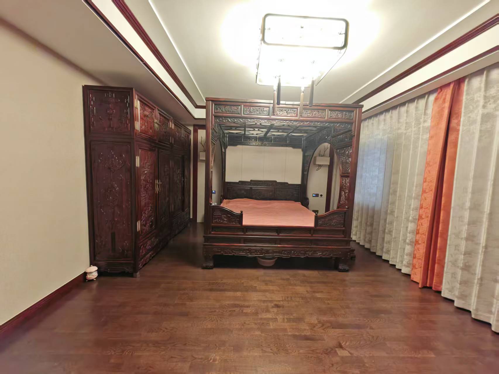 顺发御园 5室2厅4卫 369m²