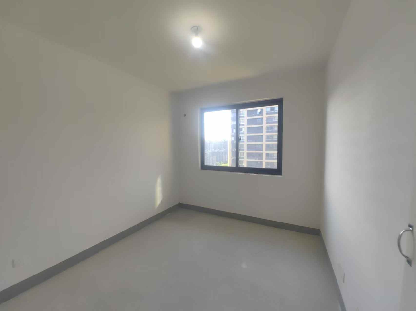 兴石花园 3室2厅2卫 131m&sup2;