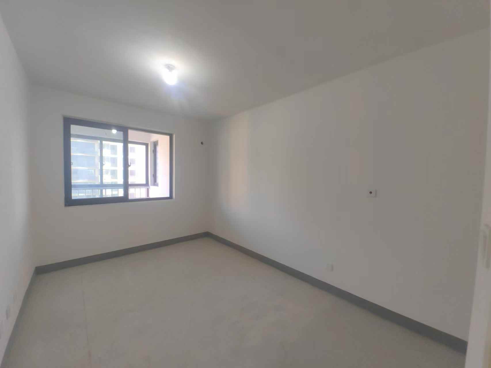 兴石花园 3室2厅2卫 131m&sup2;