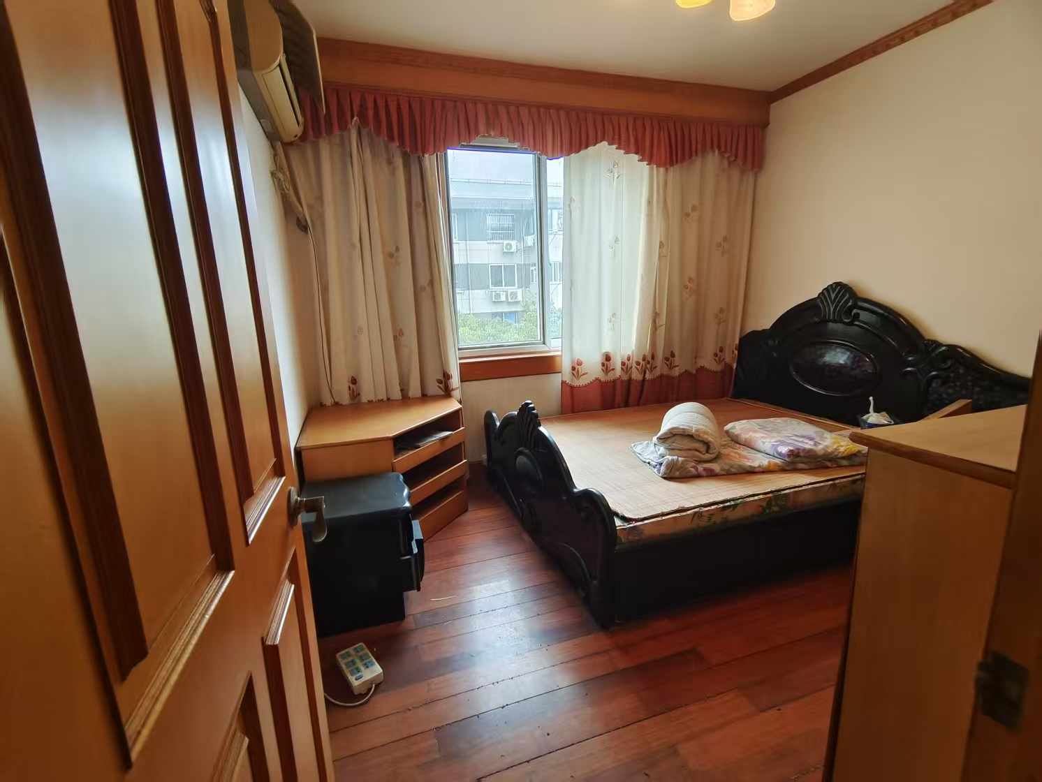 朝晖花园 3室2厅2卫 136m&sup2;