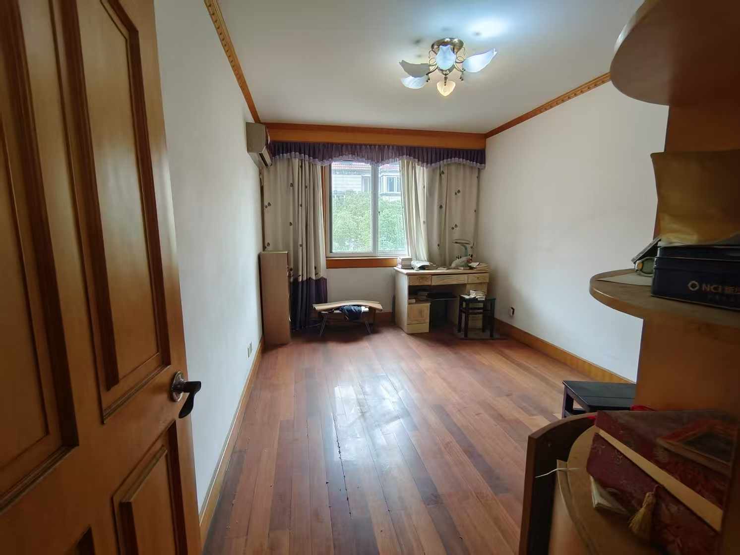 朝晖花园 3室2厅2卫 136m&sup2;