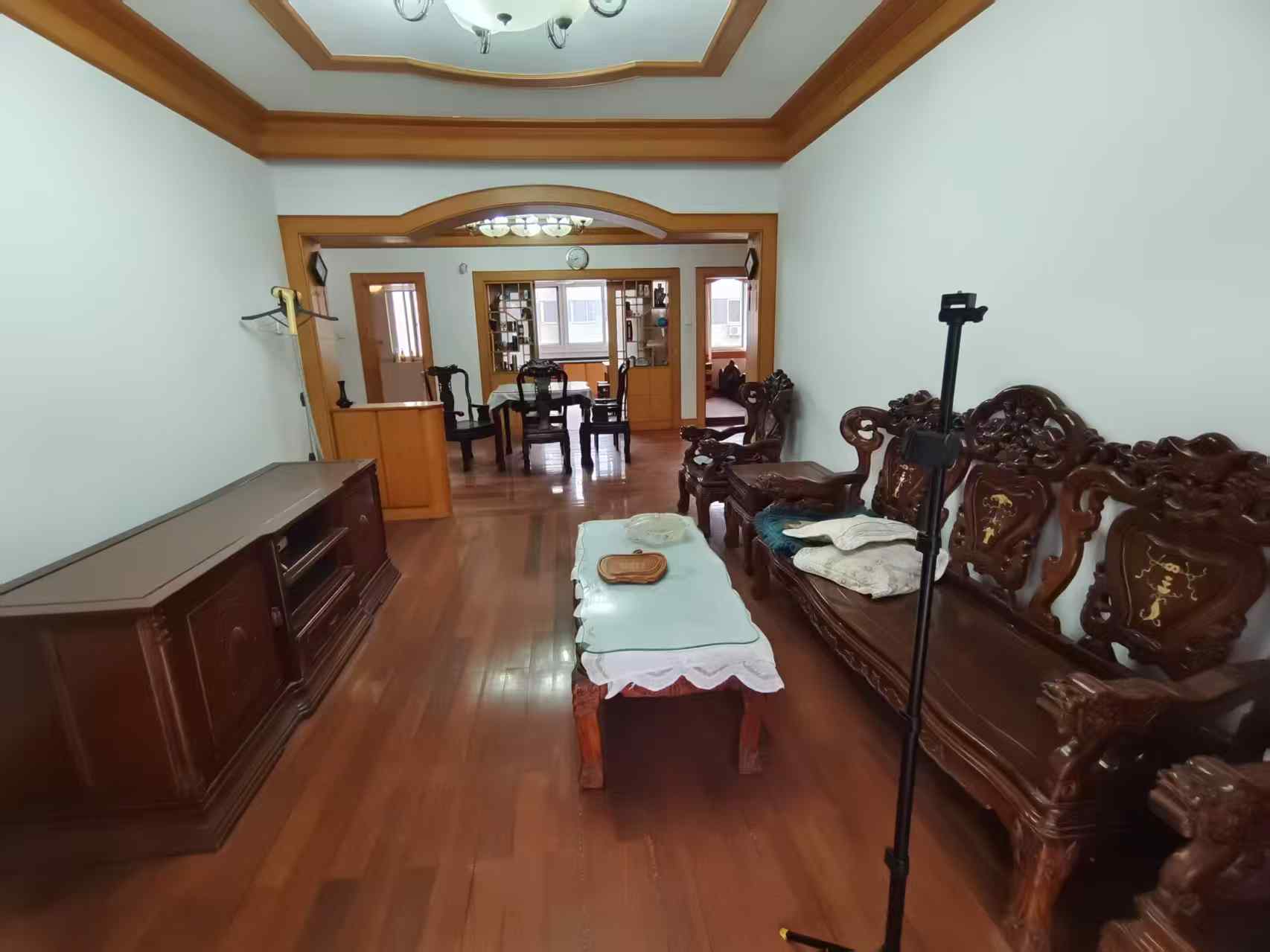 朝晖花园 3室2厅2卫 136m&sup2;