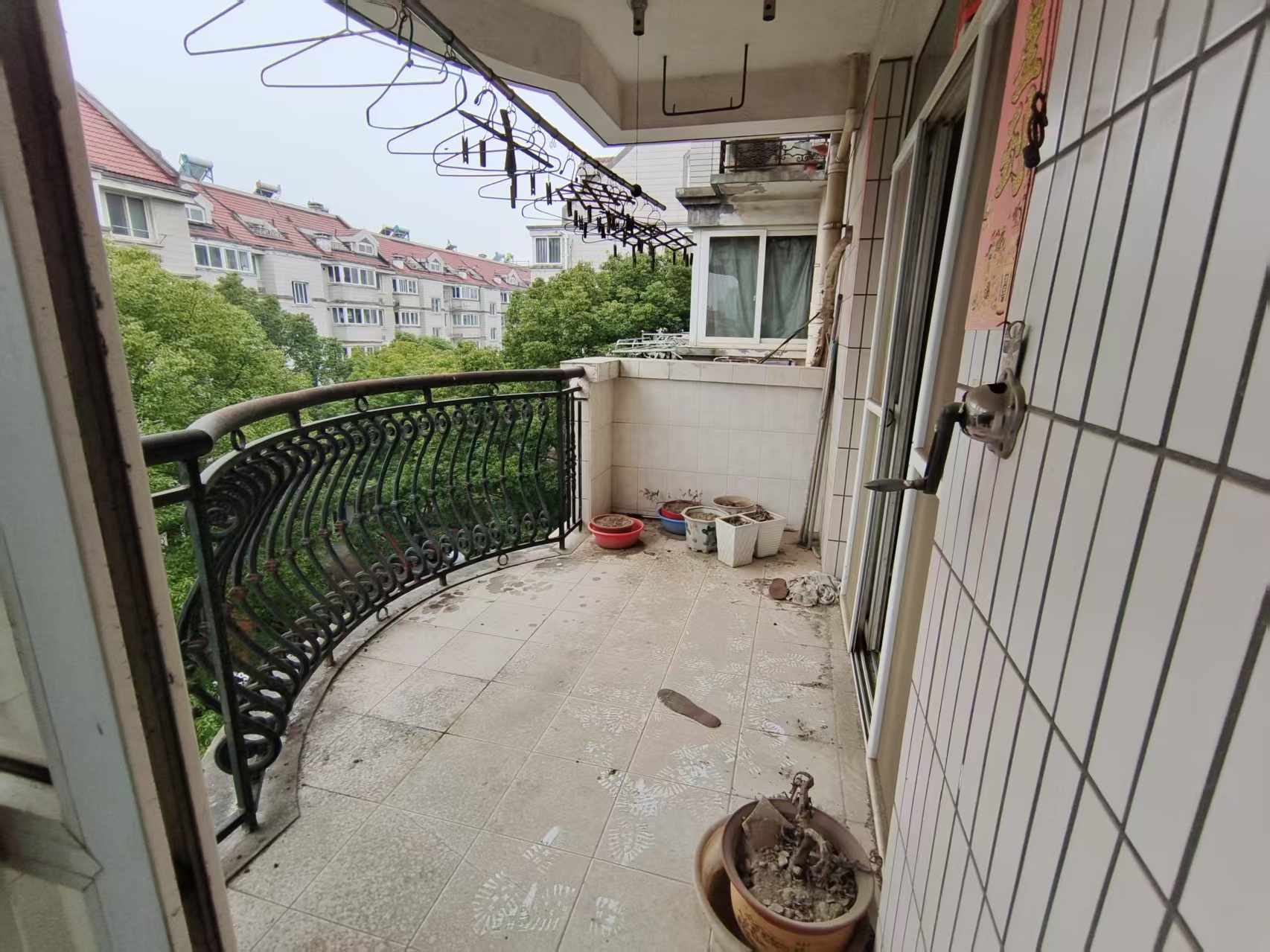 朝晖花园 3室2厅2卫 136m&sup2;