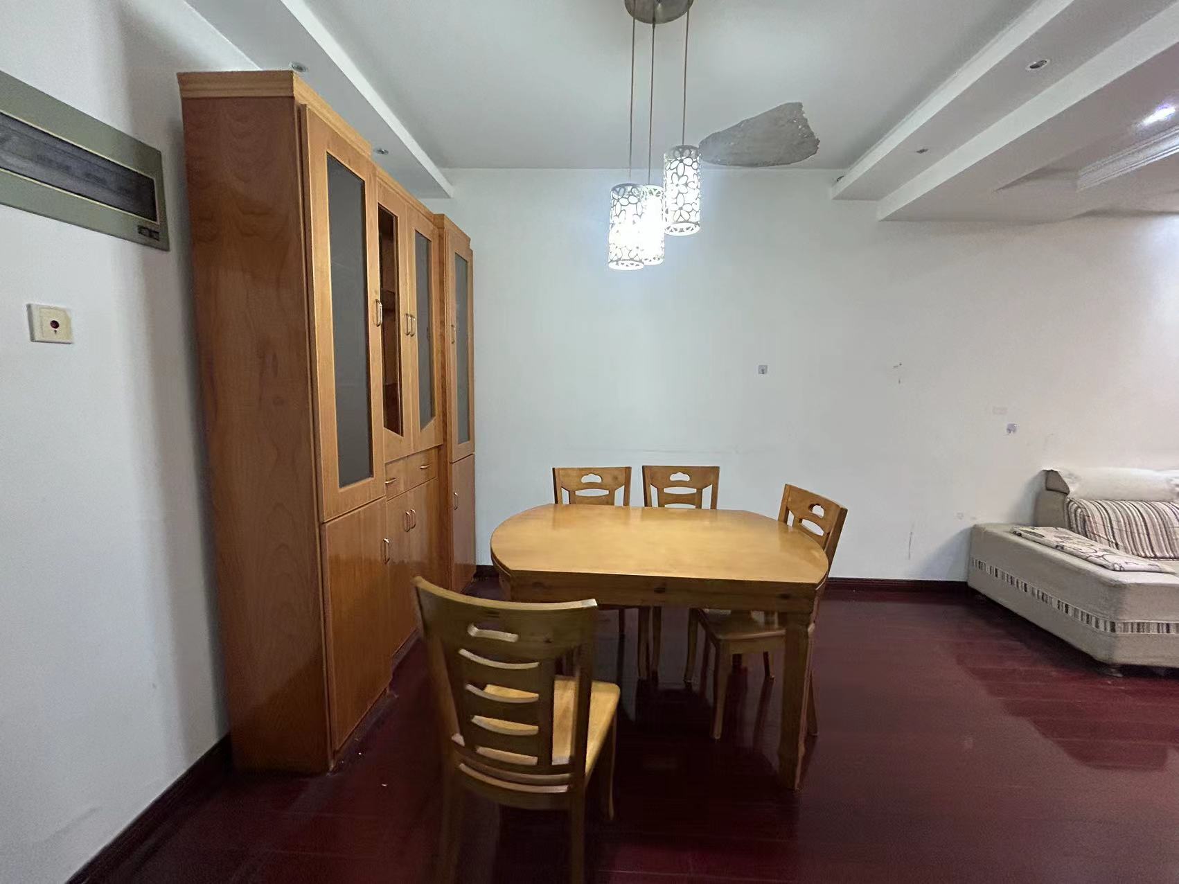景华城 2室1厅1卫 104m²