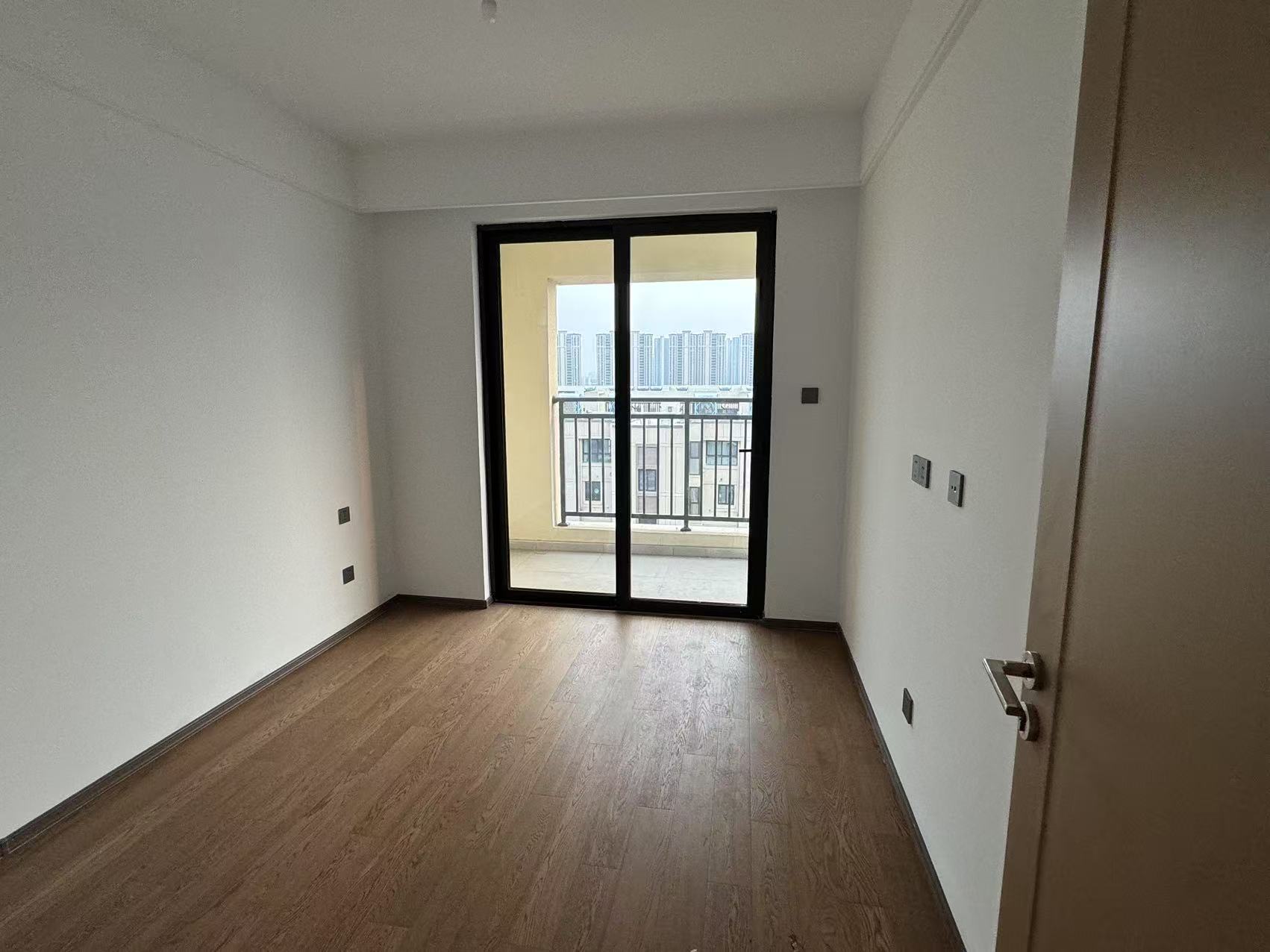 春风南岸东园 5室2厅2卫 141.00m&sup2;