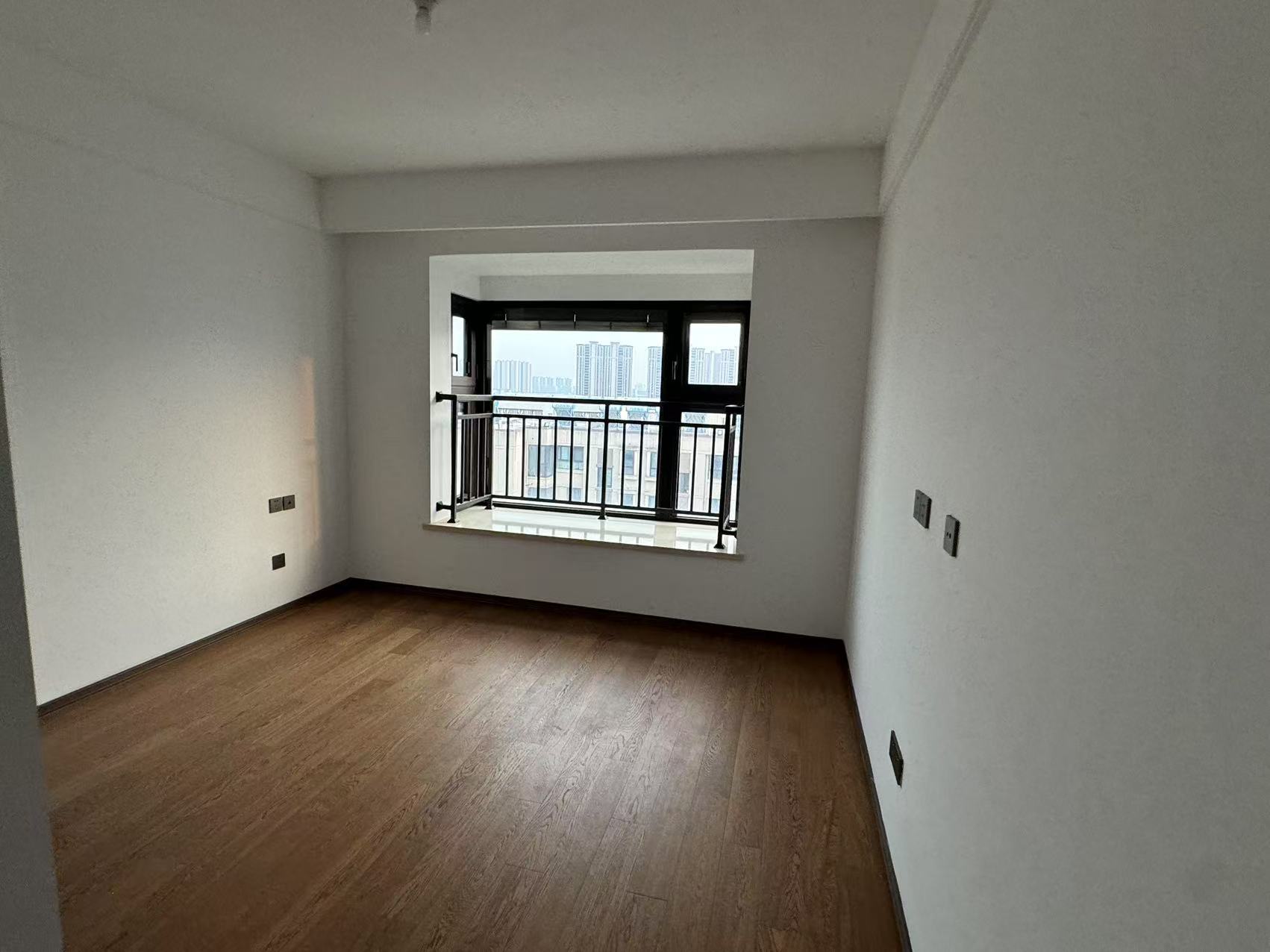 春风南岸东园 5室2厅2卫 141.00m&sup2;