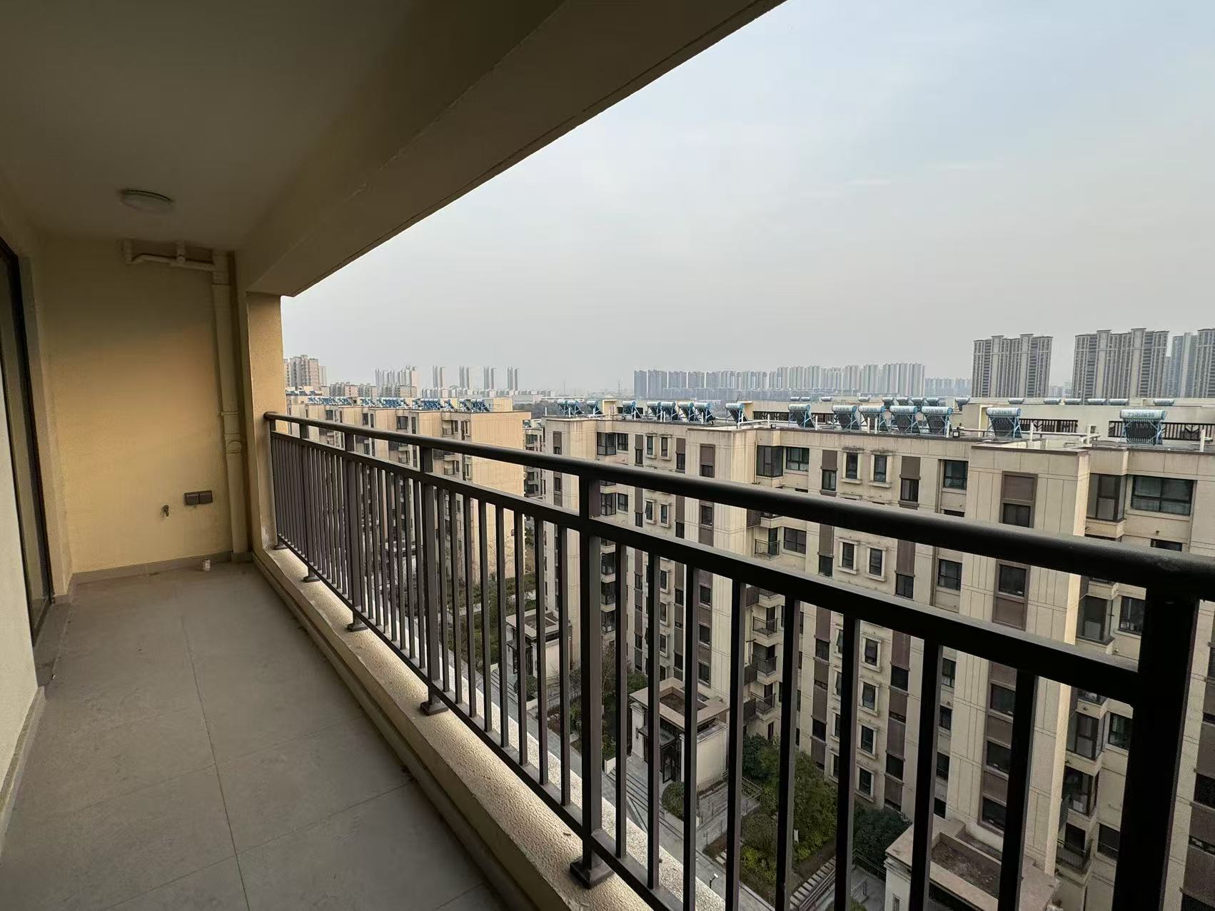春风南岸东园 5室2厅2卫 141.00m²