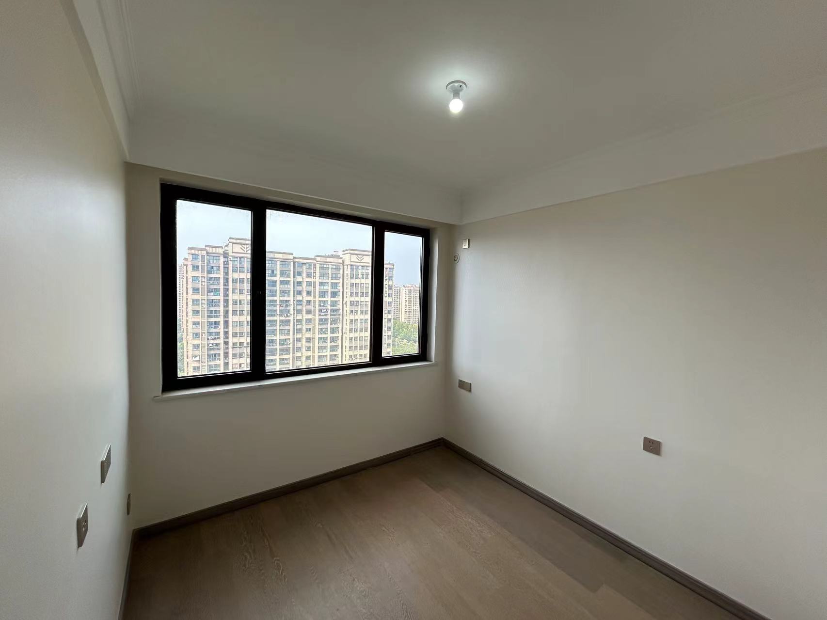 中创大都会 3室2厅2卫 115m&sup2;