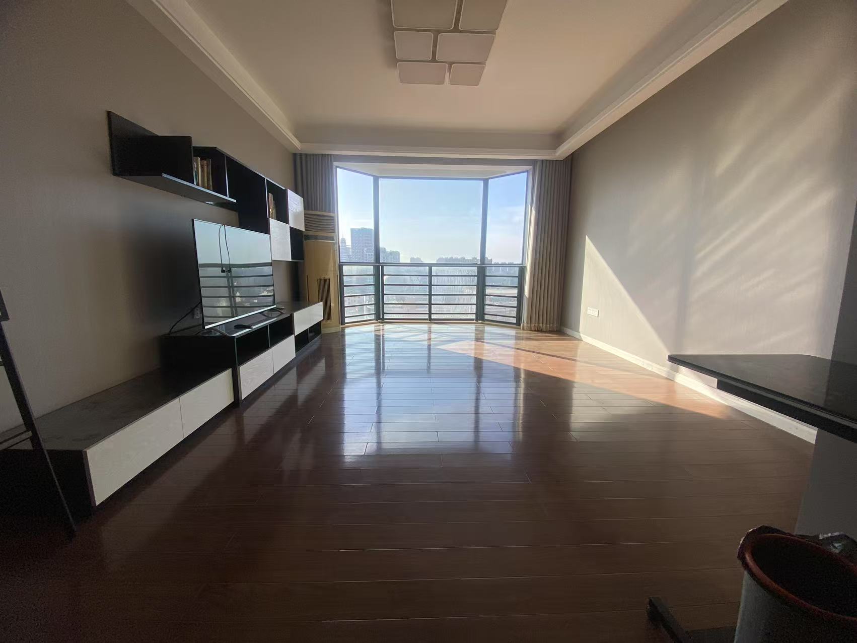 濠河名邸 3室2厅2卫 159.98m²