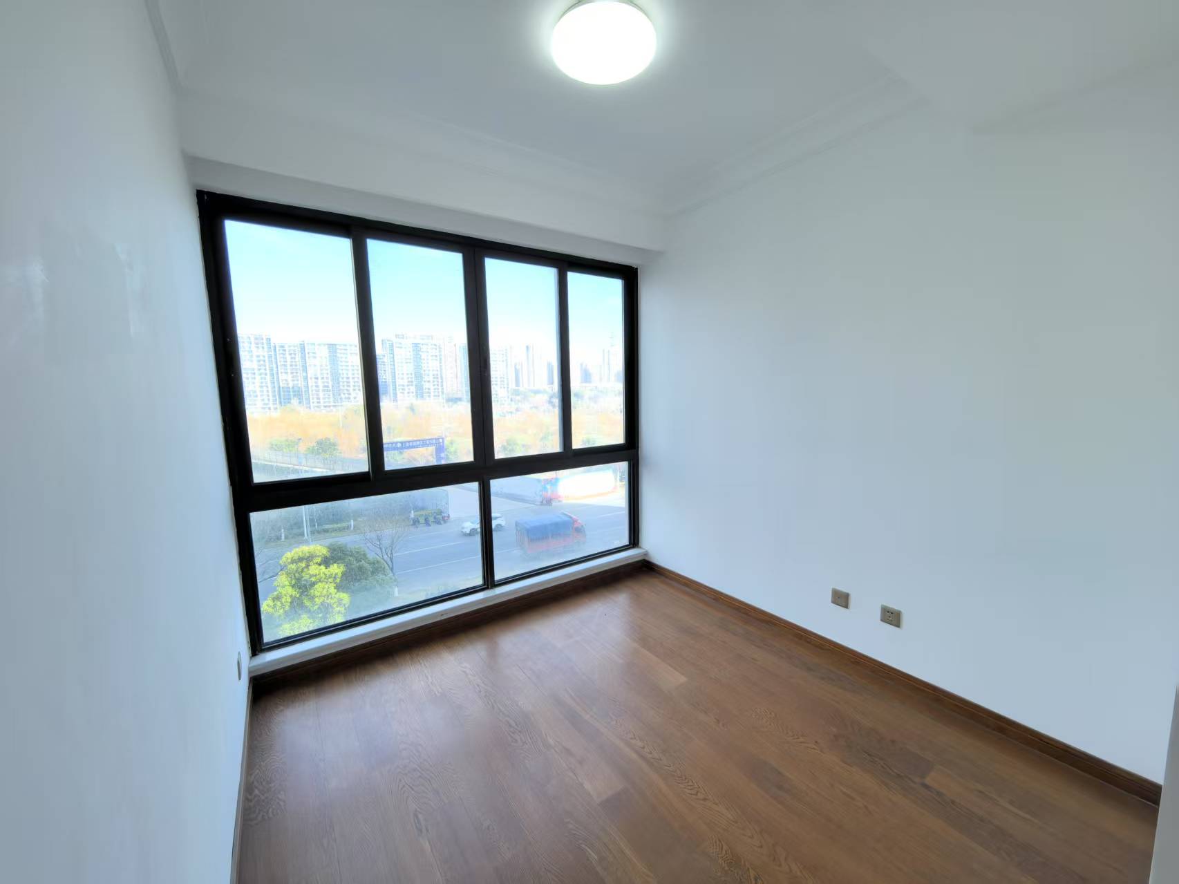 雍华府 3室2厅2卫 114m&sup2;