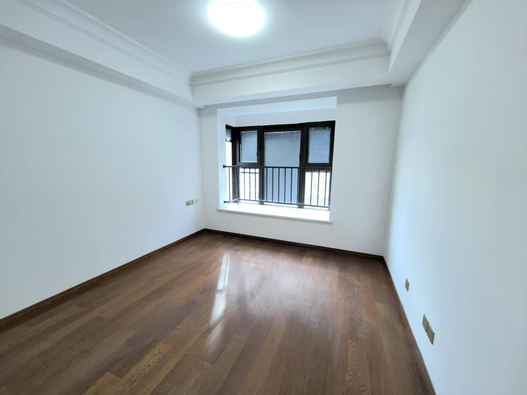 雍华府 3室2厅2卫 114m&sup2;