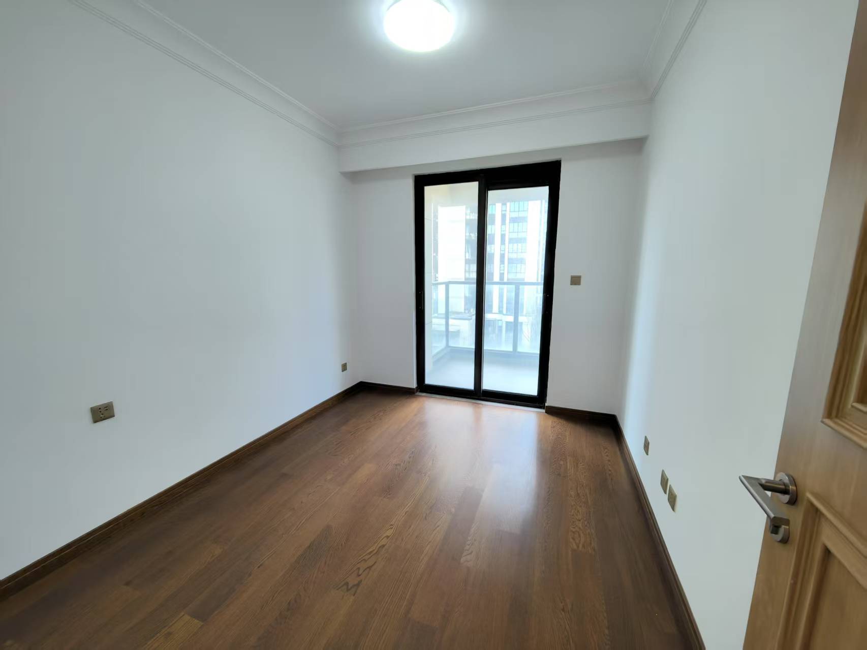 雍华府 3室2厅2卫 114m&sup2;