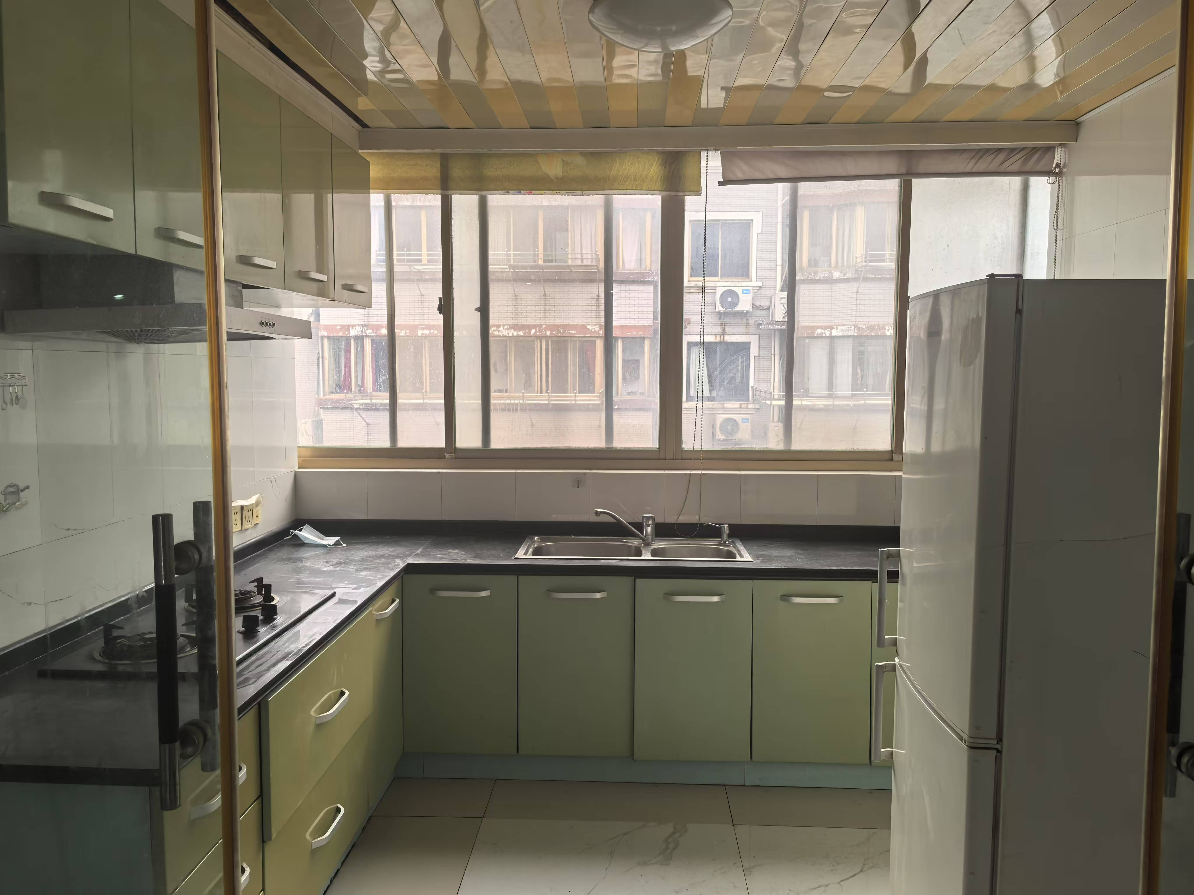 天都花苑 3室2厅1卫 136.00m&sup2;