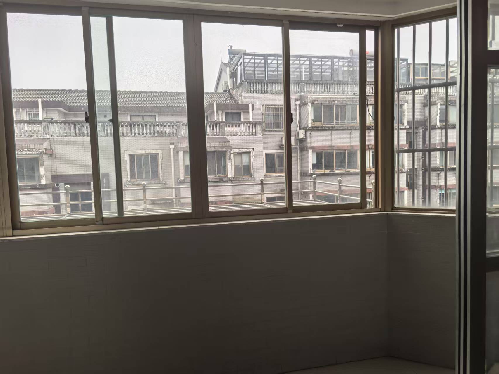 天都花苑 3室2厅1卫 136.00m&sup2;