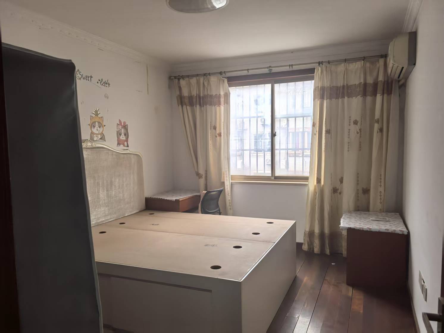 天都花苑 3室2厅1卫 136.00m&sup2;