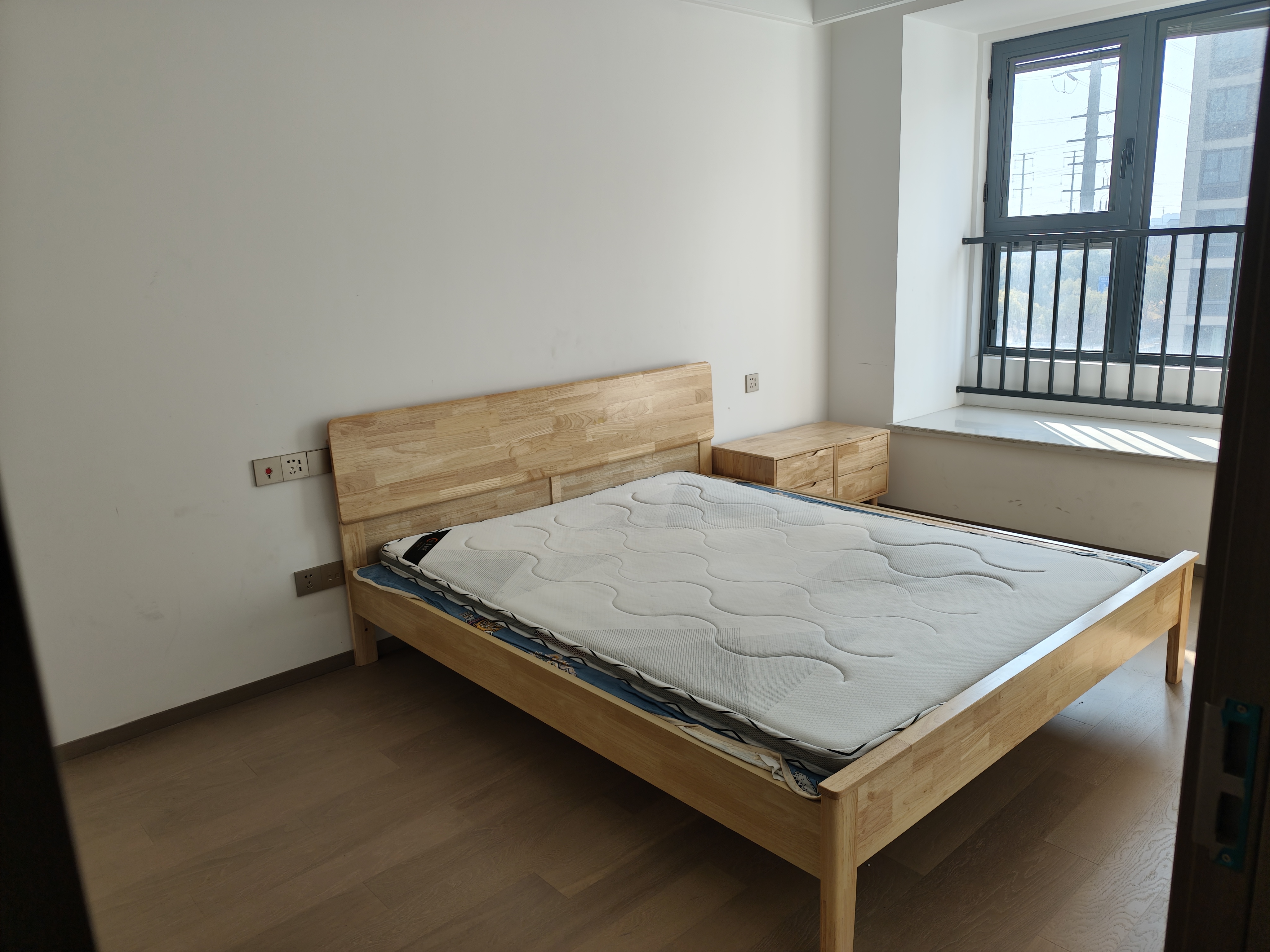 卓越府 3室2厅1卫 99m&sup2;