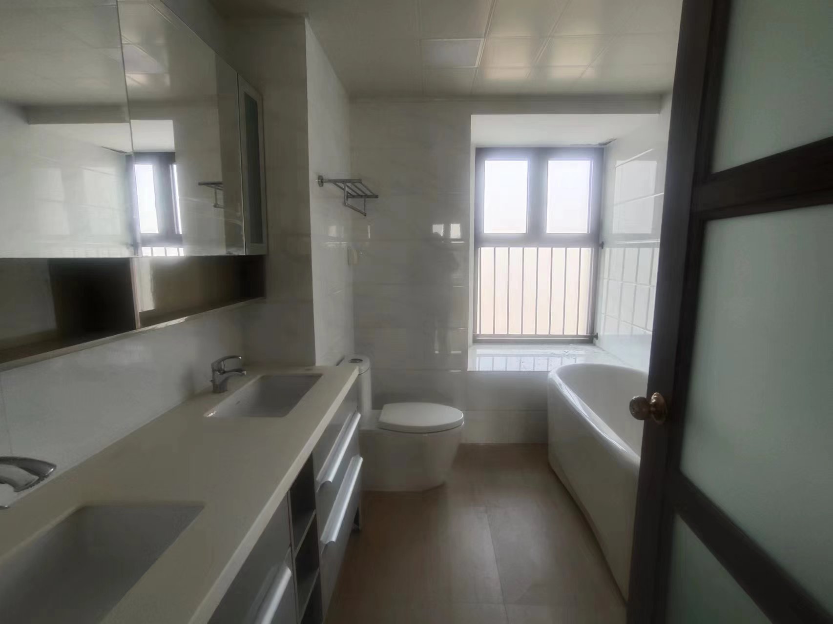 碧桂园时代悦城 4室2厅3卫 192.00m²