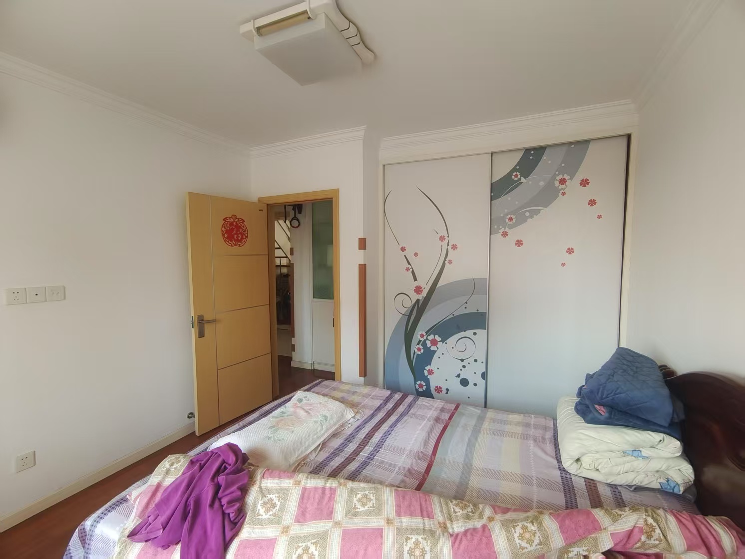 天勤家园 4室2厅2卫 140m&sup2;