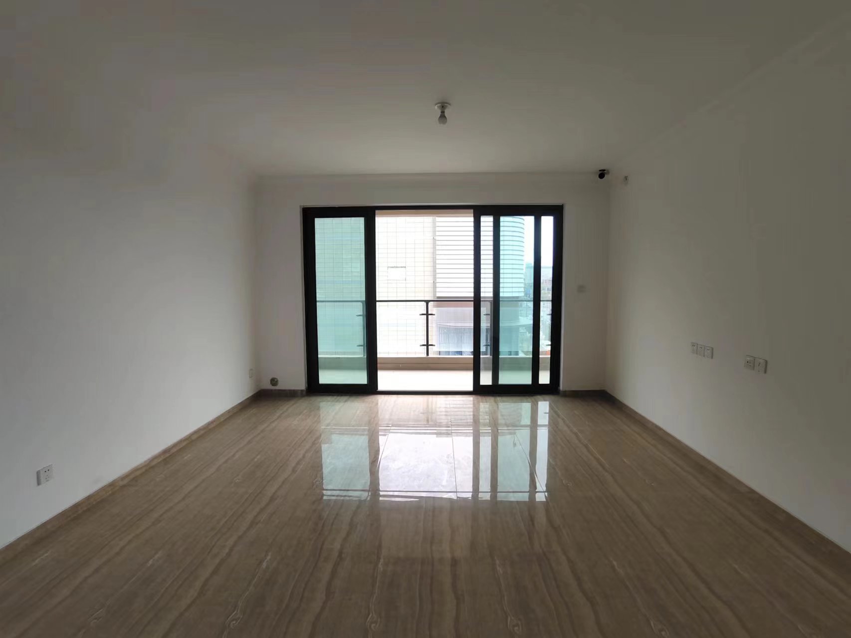 碧桂园时代悦城 4室2厅2卫 142m²