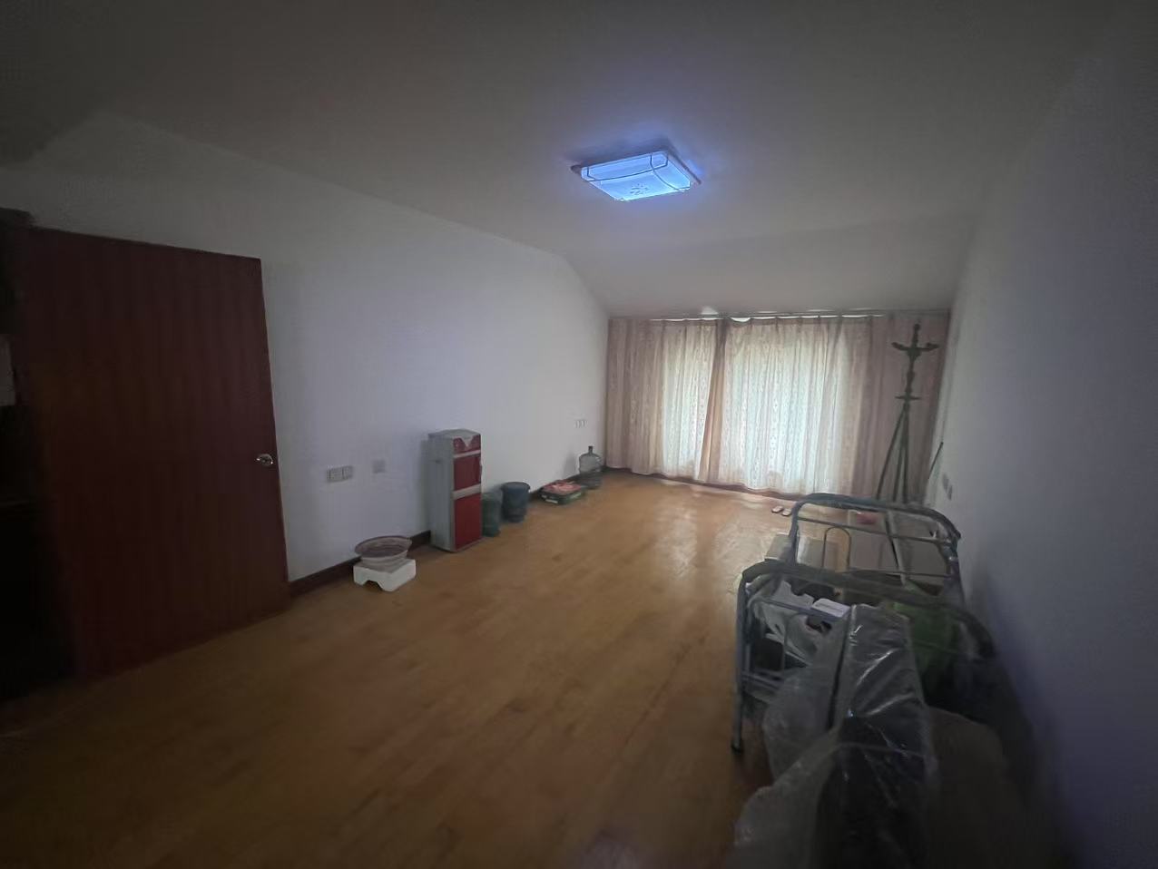 五一新村西区 4室2厅2卫 152m&sup2;