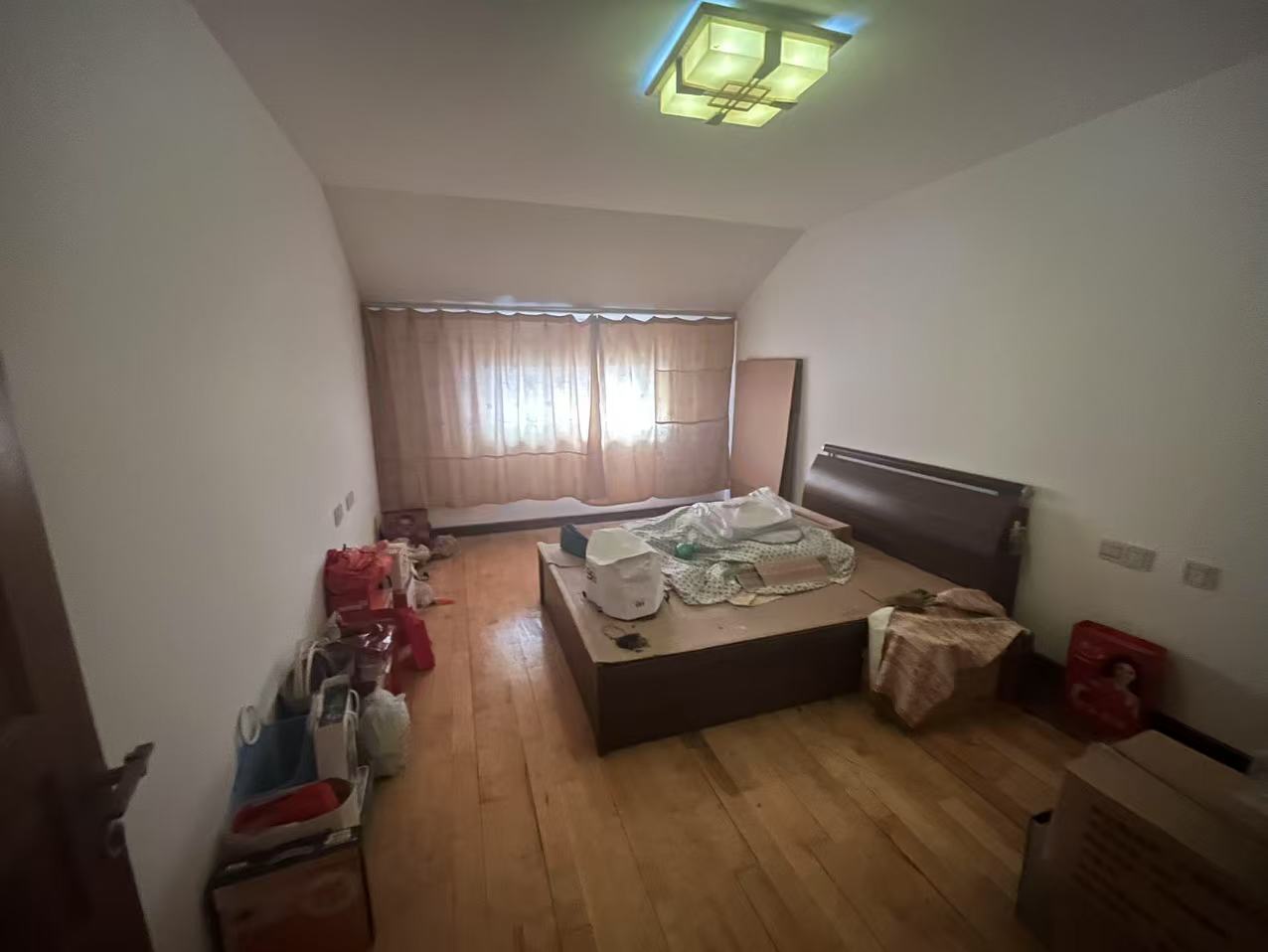 五一新村西区 4室2厅2卫 152m&sup2;