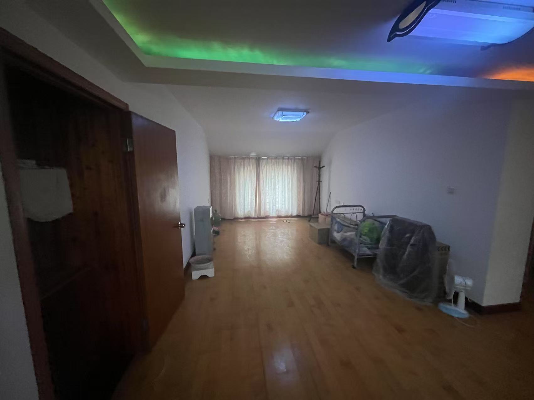 五一新村西区 4室2厅2卫 152m&sup2;