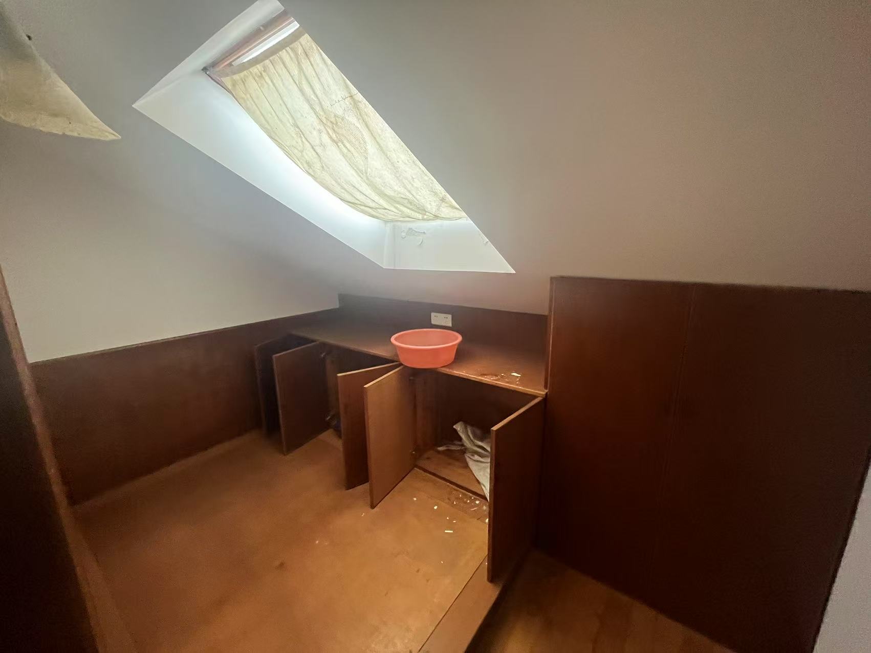 五一新村西区 4室2厅2卫 152m&sup2;