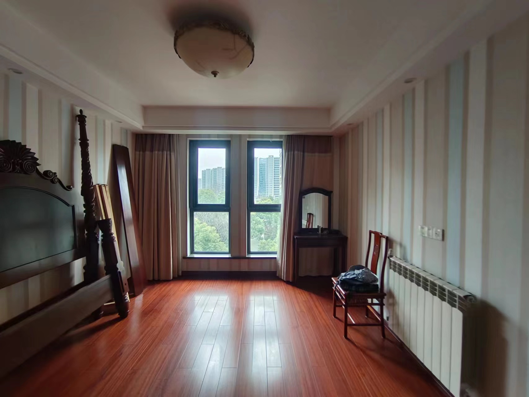 中港城皇家公寓 3室2厅1卫 130.00m&sup2;