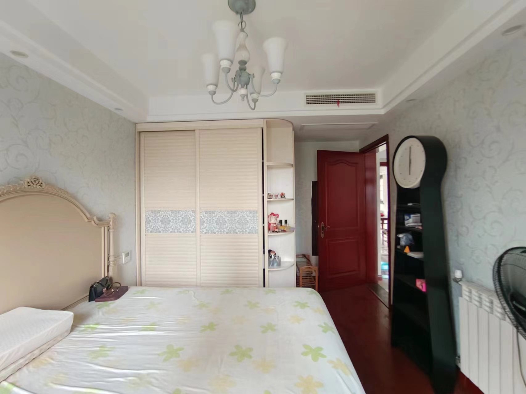 中港城皇家公寓 3室2厅1卫 130.00m&sup2;