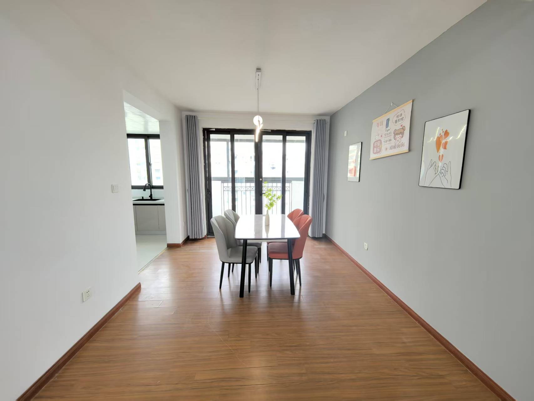 高迪晶城 3室2厅2卫 158.00m²