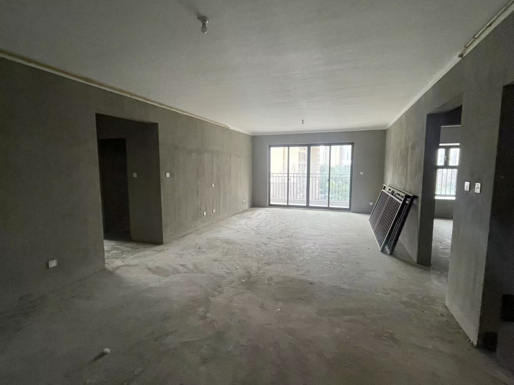 华强城 4室2厅2卫 166m²