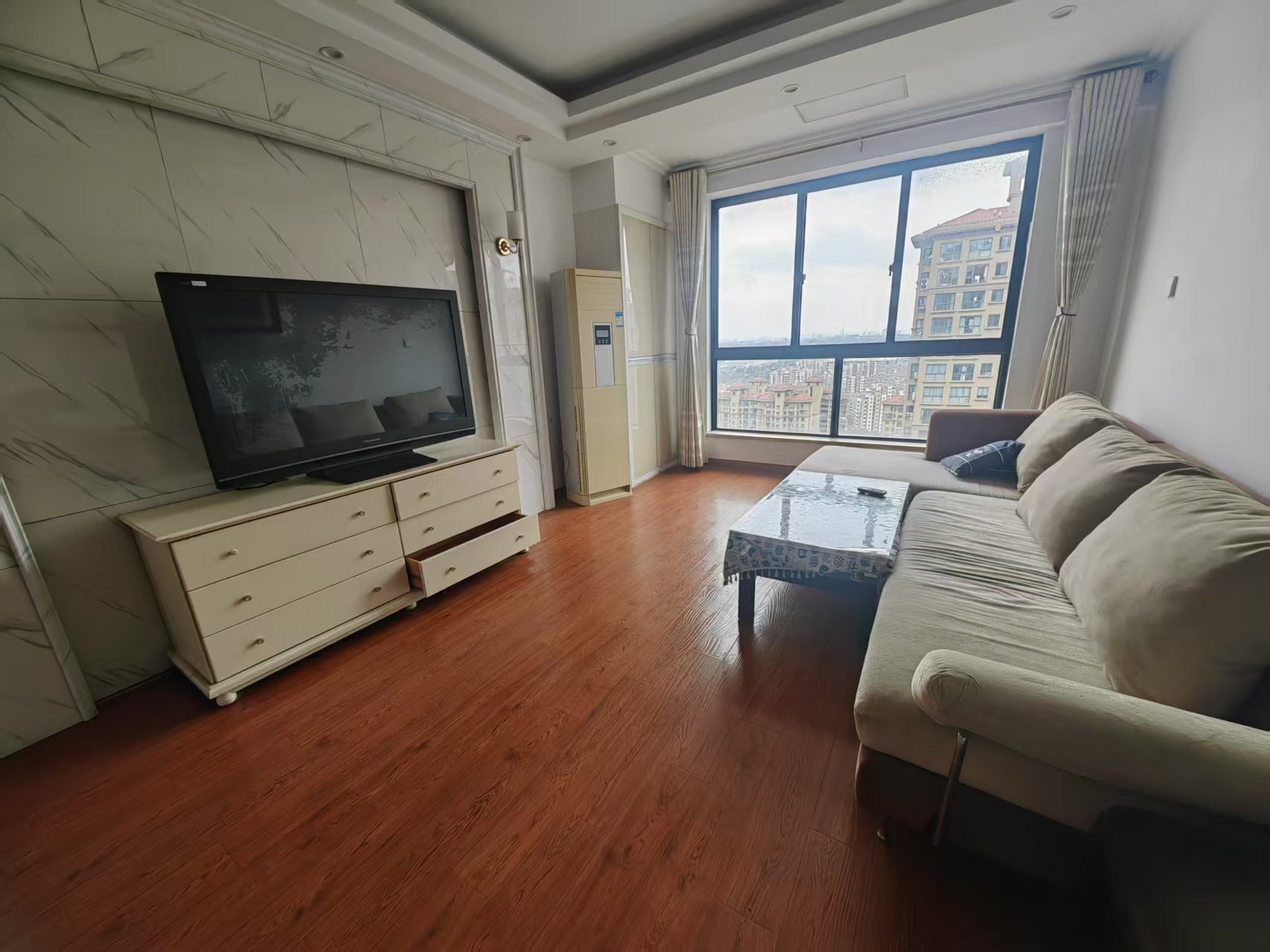 中港翡翠城 3室2厅1卫 90m²