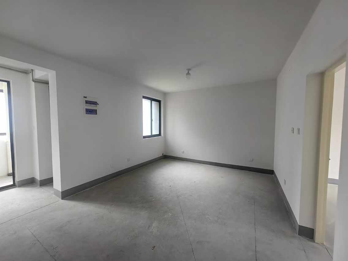 兴石花园 3室2厅1卫 102m²