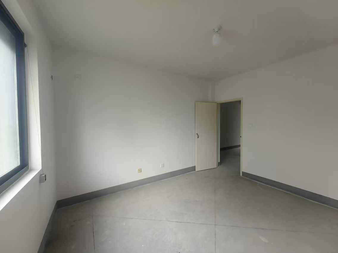 兴石花园 3室2厅1卫 102m&sup2;