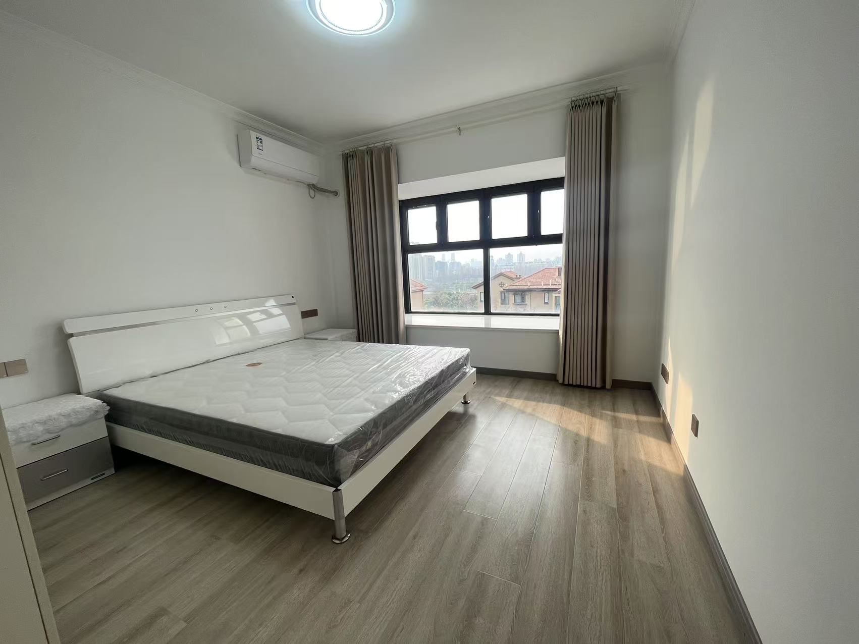华强城四期 5室1厅3卫 158.00m&sup2;