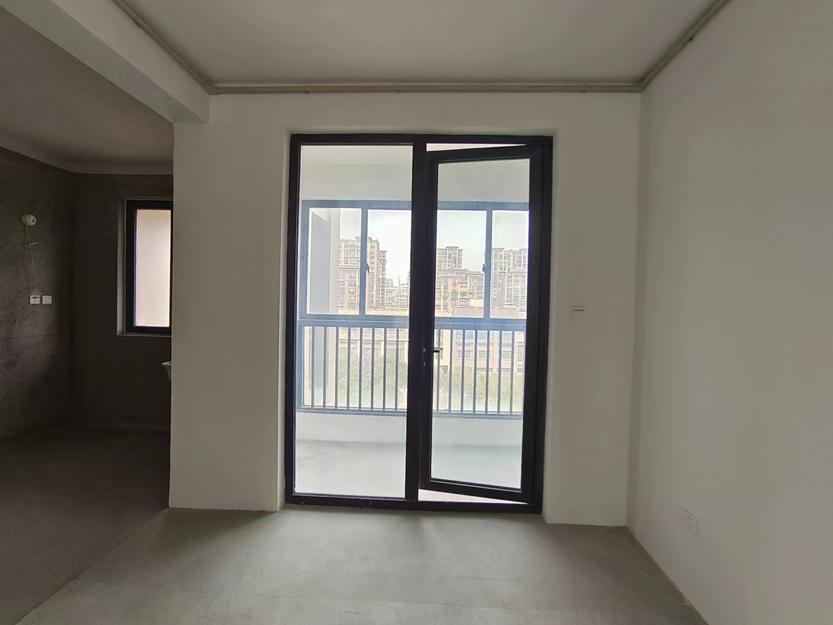 万濠山庄 3室2厅2卫 143m&sup2;