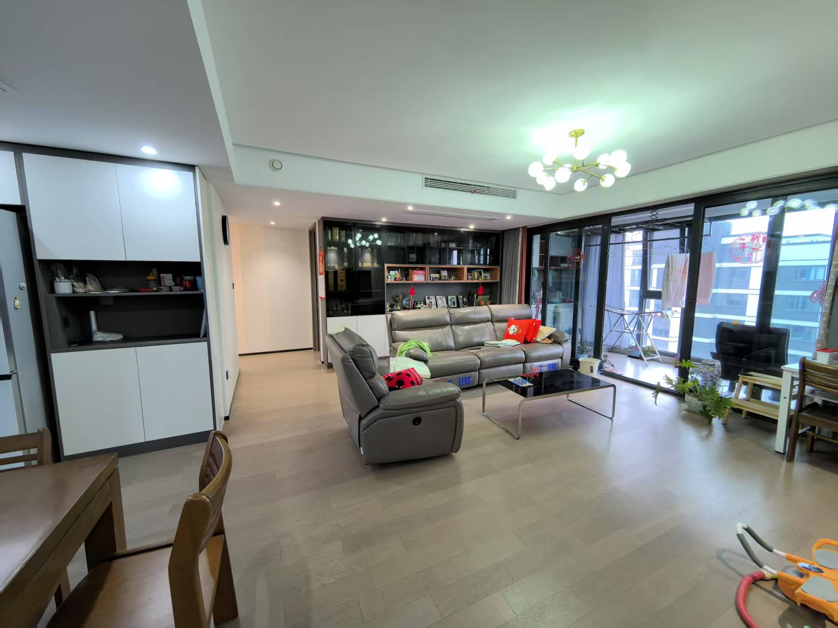 万科翡翠东第 3室2厅2卫 131.51m²
