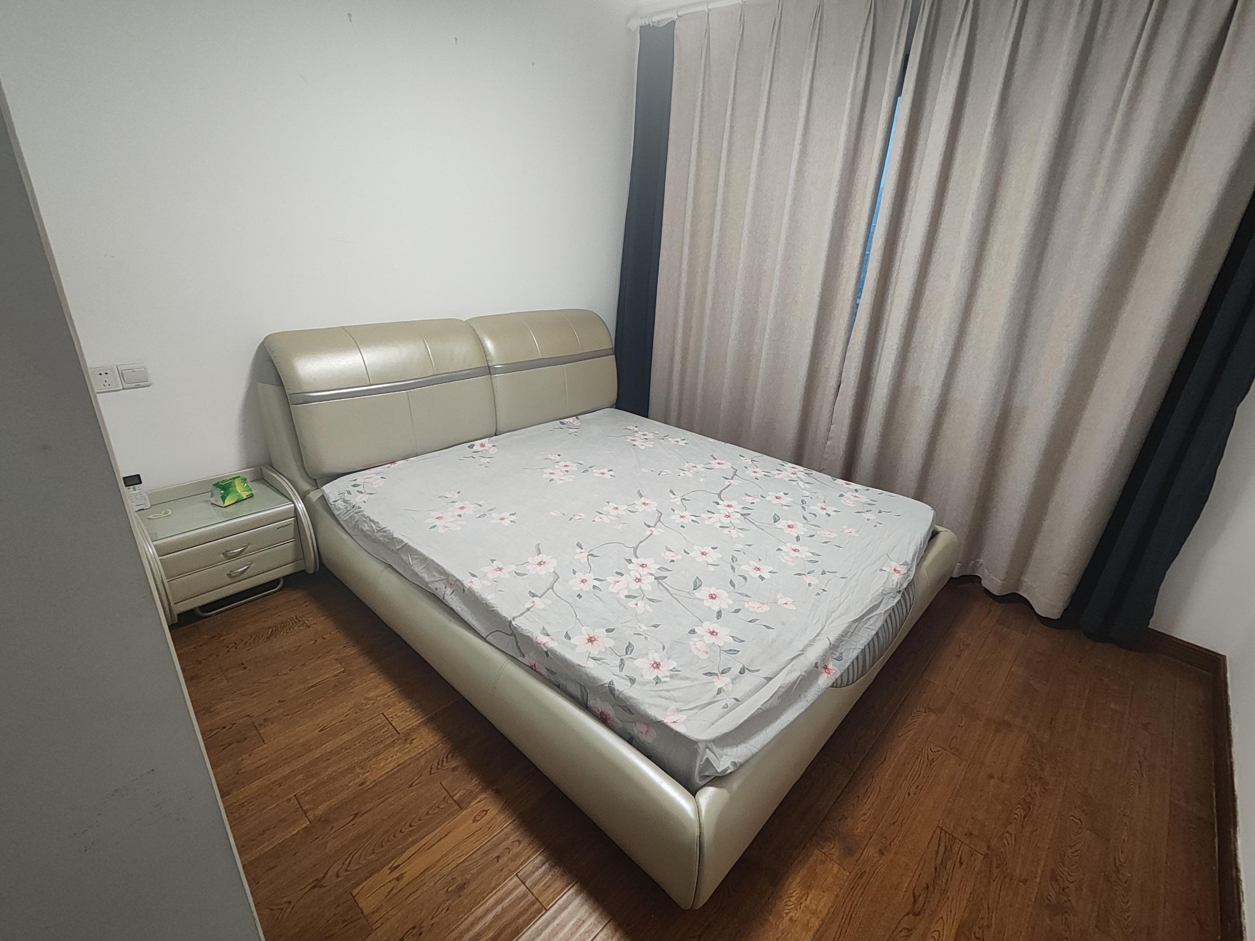 紫东南苑 3室2厅2卫 138m&sup2;