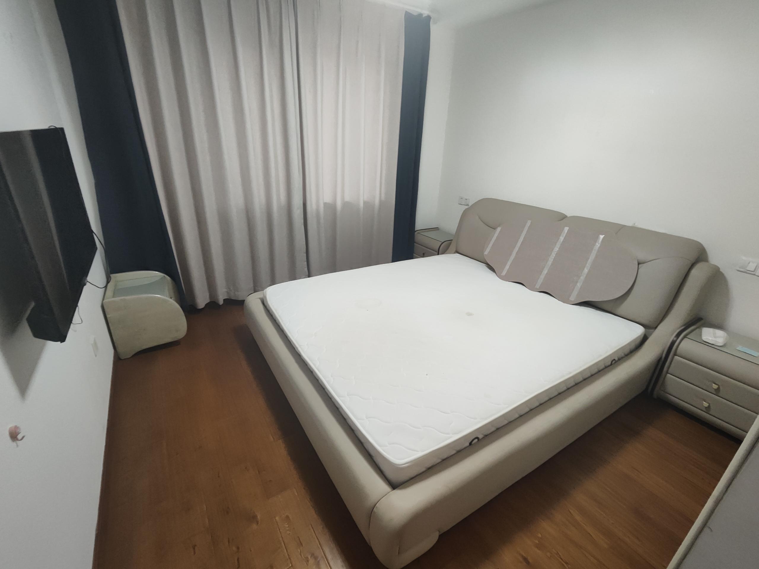 紫东南苑 3室2厅2卫 138m&sup2;