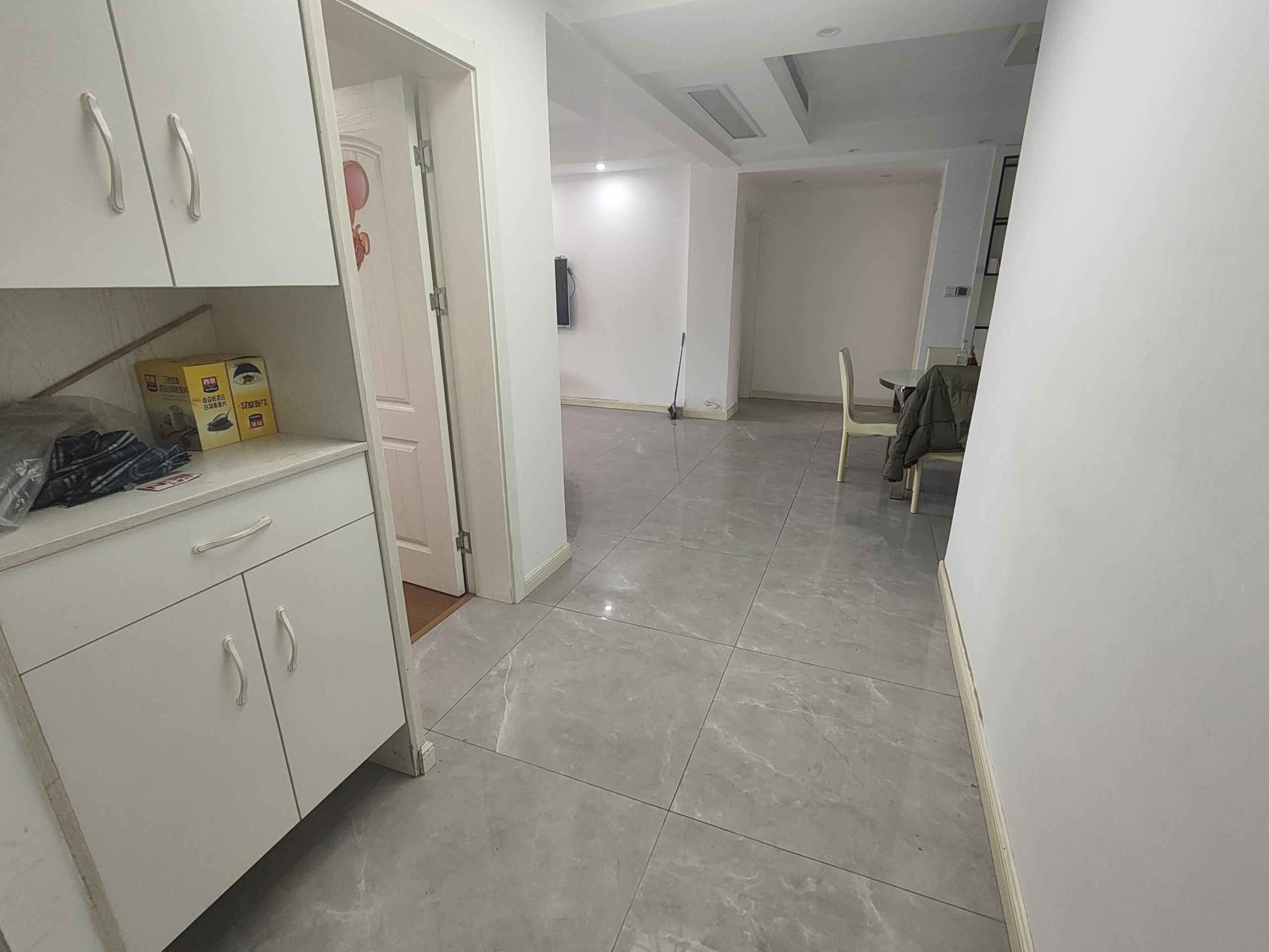 紫东南苑 3室2厅2卫 138m²