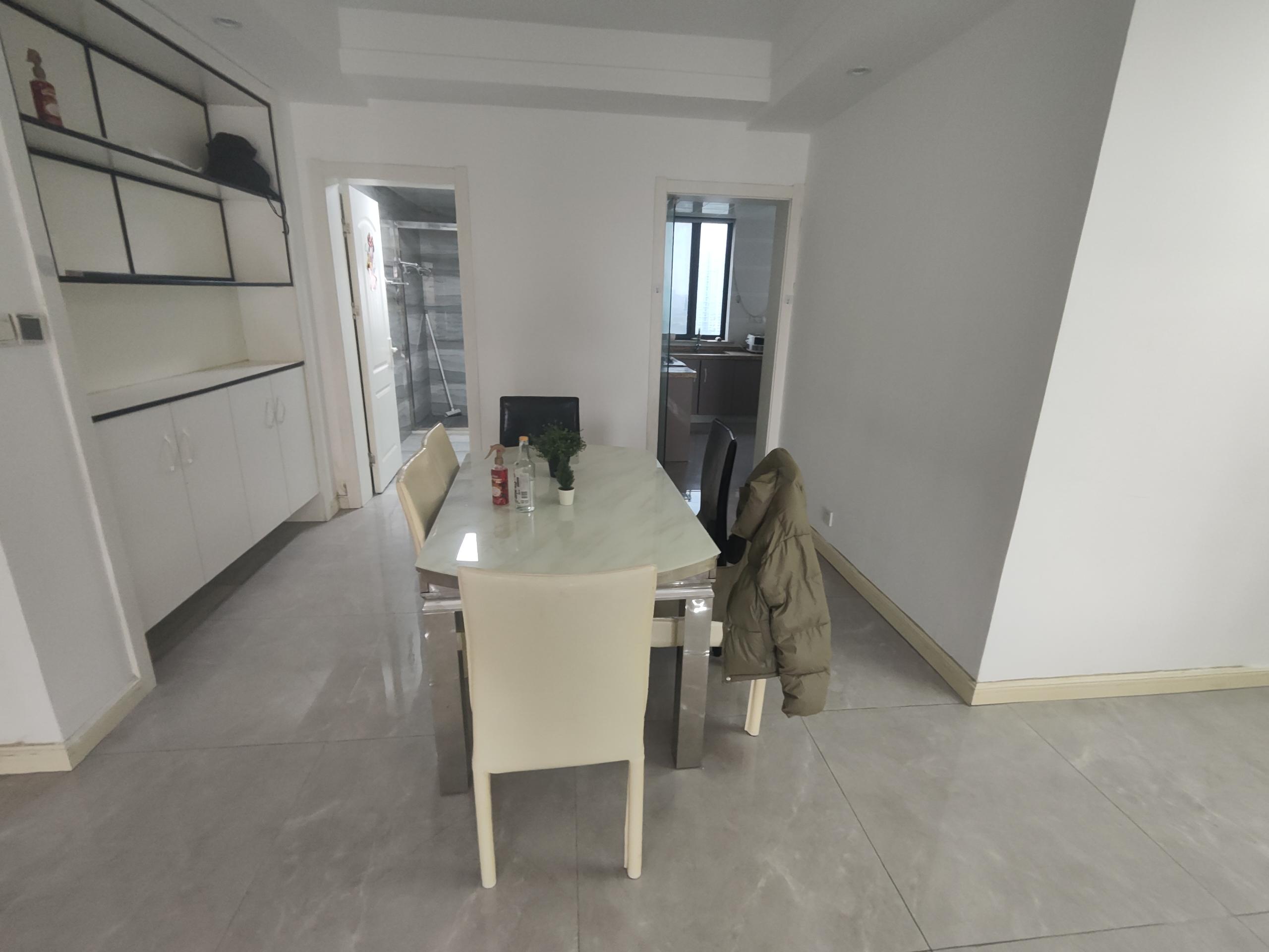 紫东南苑 3室2厅2卫 138m&sup2;