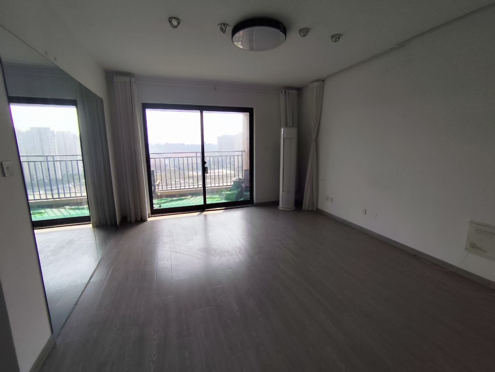 华强城 3室2厅2卫 122m²