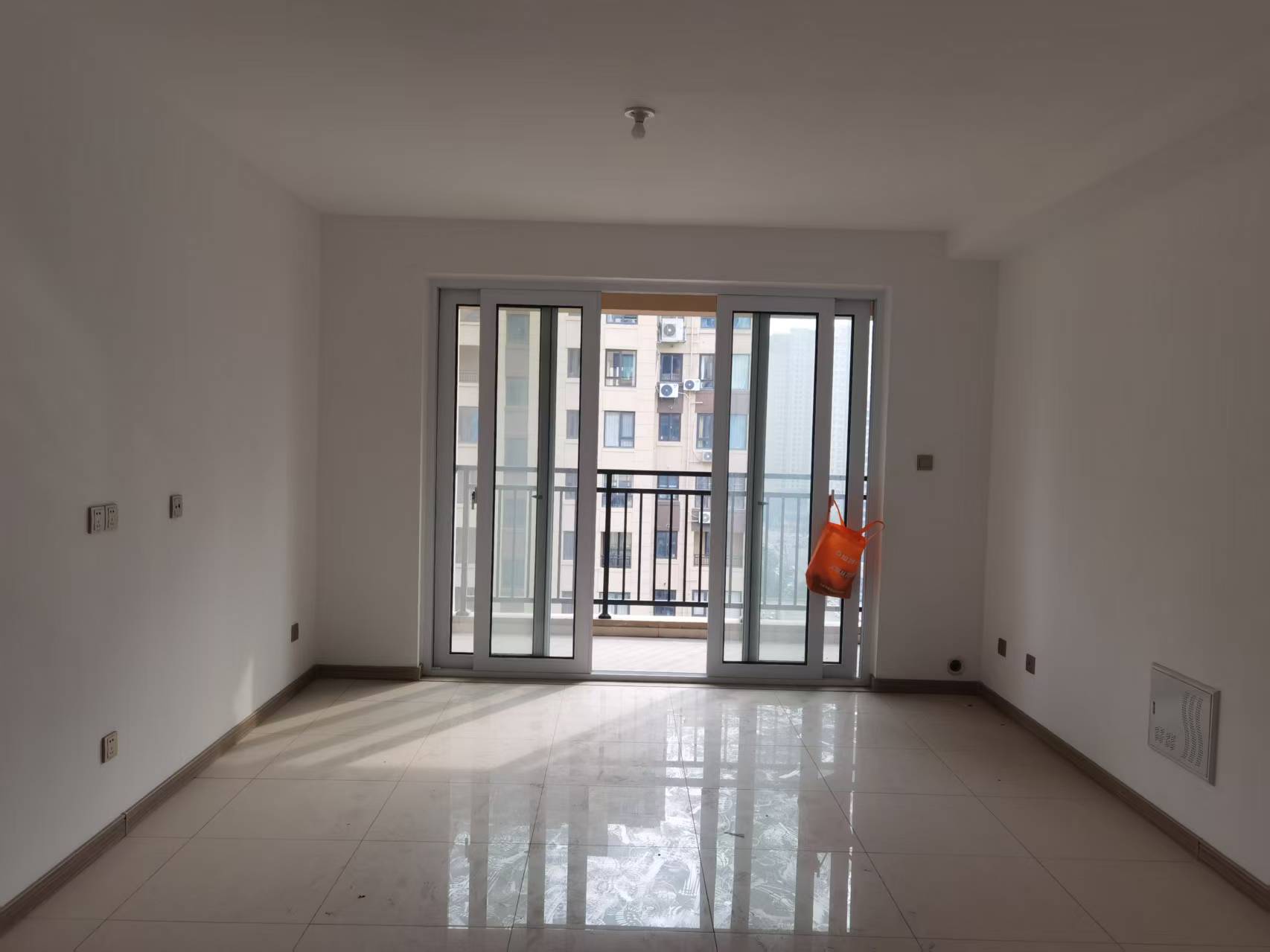 世茂云锦(九龙庭广场) 4室2厅2卫 128.33m²