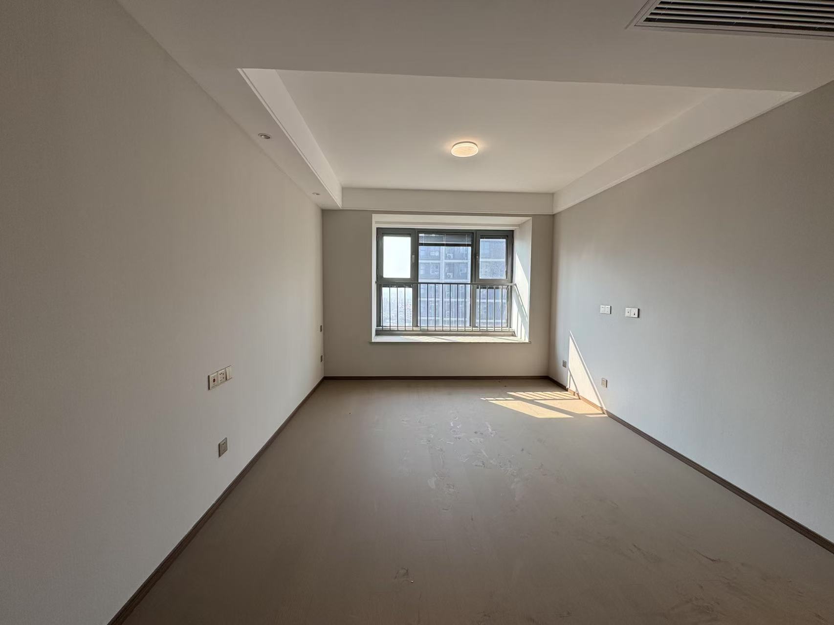 长泰滨河国际 4室2厅2卫 142.36m&sup2;