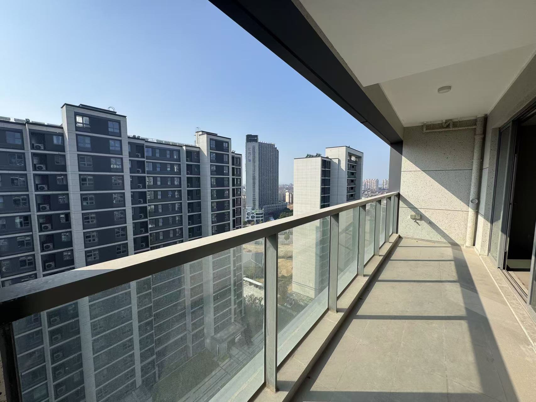 长泰滨河国际 4室2厅2卫 142.36m&sup2;