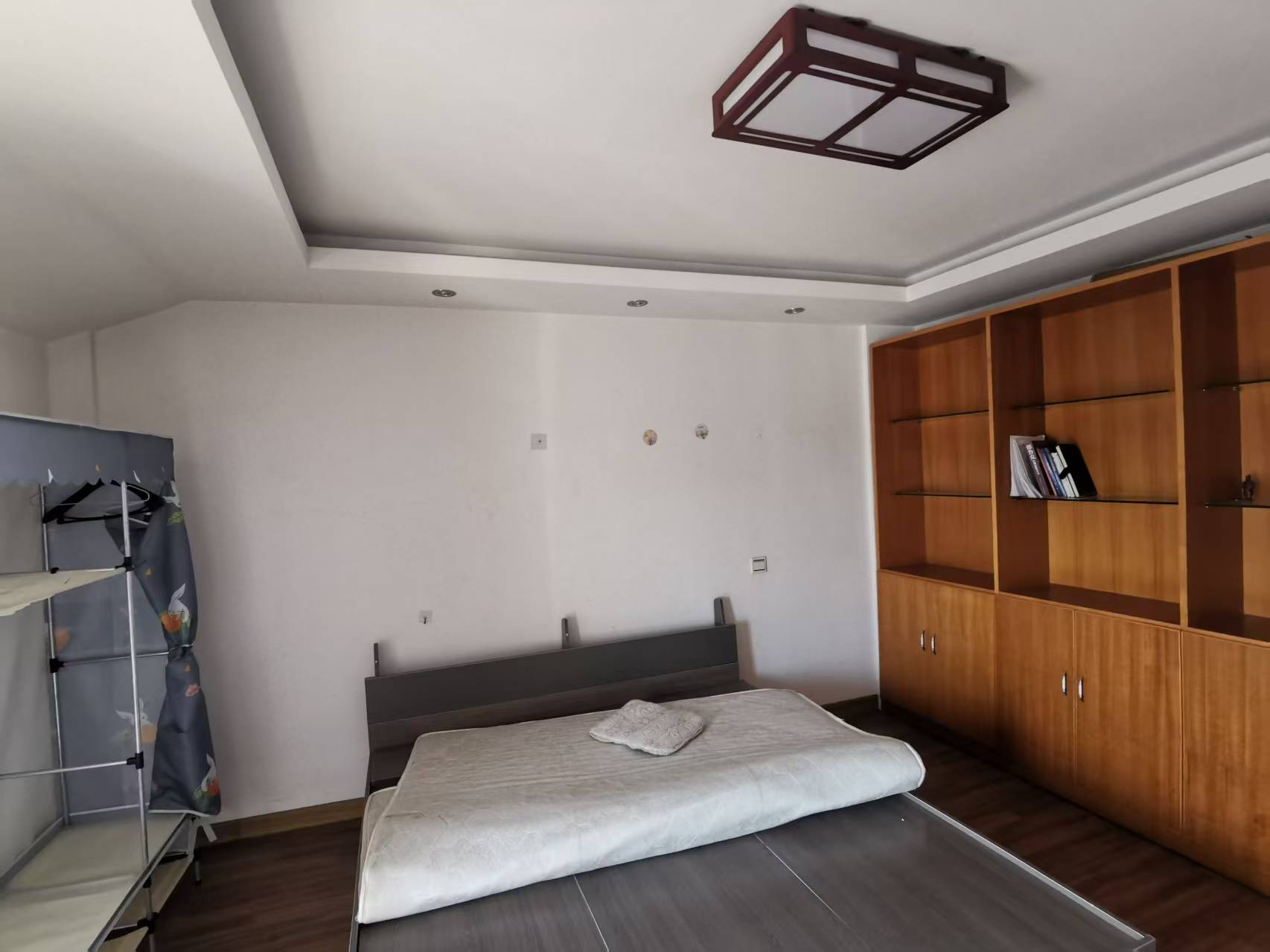 亚太苑 4室2厅2卫 142m&sup2;