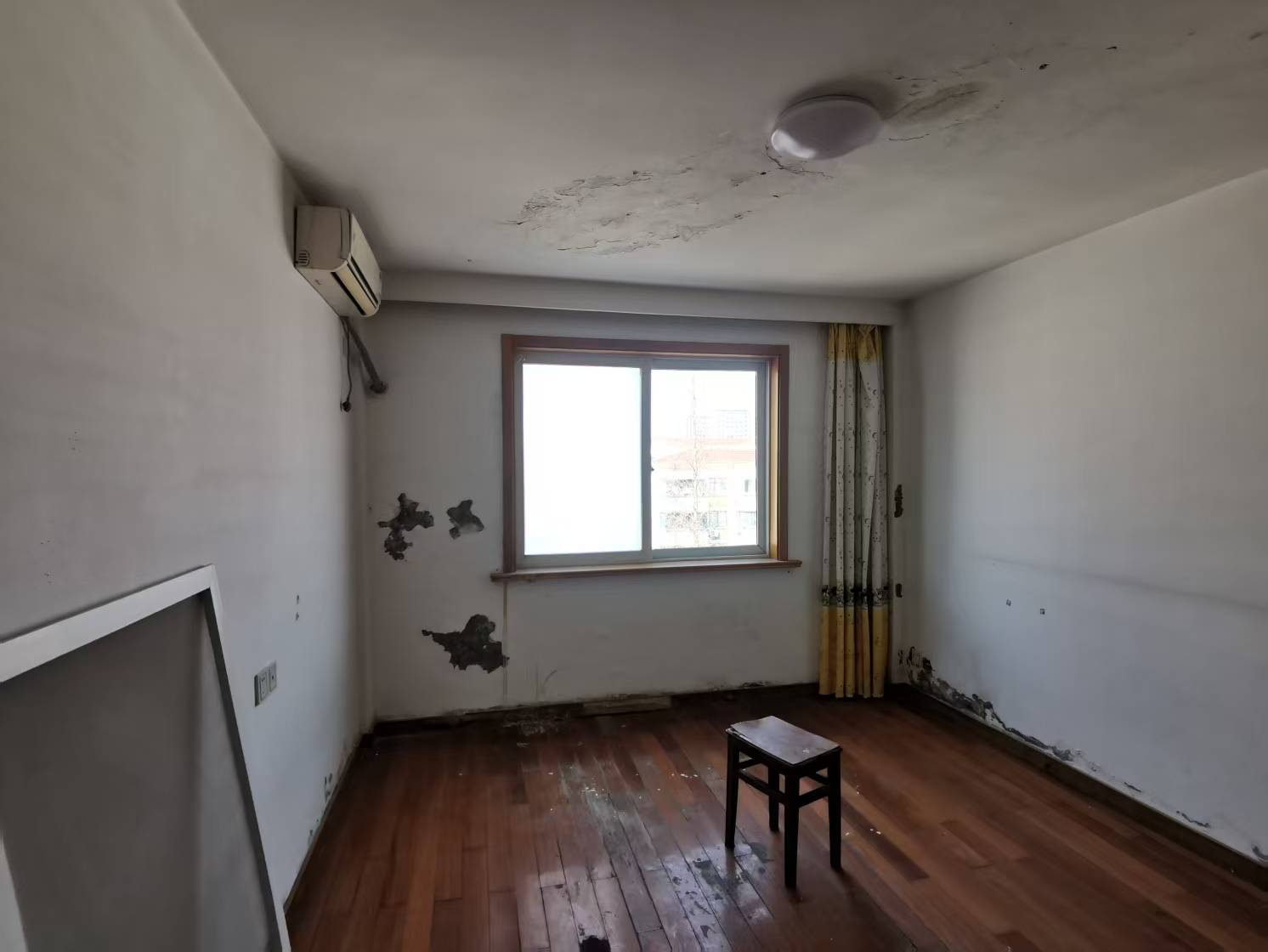 亚太苑 4室2厅2卫 142m&sup2;